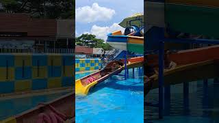 SERUNYA BERMAIN SELUNCURAN DI KOLAM MINI WATERBOOM KELUARGA AA NAJWAN [upl. by Torras]