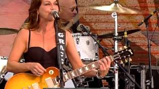 Gretchen Wilson  Theres A Place In The Whiskey Live at Farm Aid 2009 [upl. by Regen999]