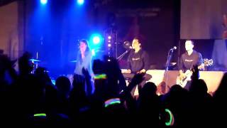 Je te salue Marie  AVE MARIA  Groupe Glorious Live [upl. by Conan]