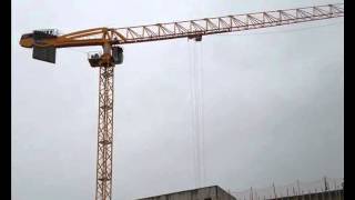 UNE GRUE DE CHANTIER  PROCHE HOPITAL MERCY [upl. by Canning]