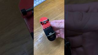 MANOBRAS DE SKATE DE DEDO fingerboard skatedededo techdeck [upl. by Doretta]