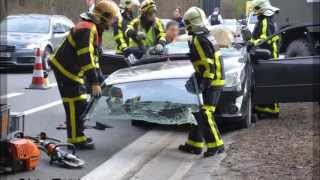 ONSCENE Verkeersongeval legervoertuig vs personenwagen  traffic collision [upl. by Gustavo]