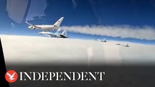 Putin flies into Abu Dhabi with four Su35 warplanes [upl. by Epotimet]