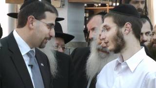 Mir Yeshiva students discuss a perplexing piece of Gemara with Ambassador Shapiro [upl. by Slohcin972]