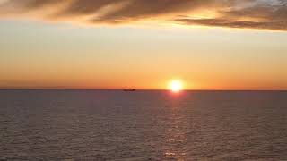 Kreuzfahrt mit der Mein Schiff 6 Ostsee Sonnenuntergang auf dem offenen Meer in 4K [upl. by Keene279]