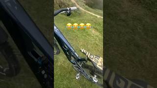 WTF UN DROPPER QUE SALTA 😂😂 mtb enduromtb downhill [upl. by Asnarepse]