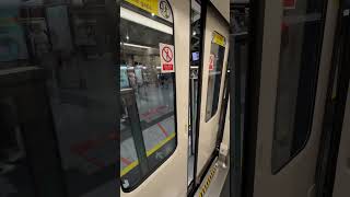 Shenzhen Metro Line 4 Closing doors at Shenzhen North Railway Station [upl. by Leinahtam918]