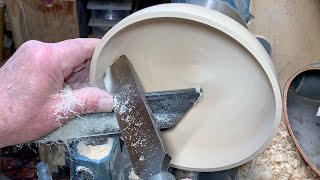 Richard Raffan turns an ash bowl using only scrapers [upl. by Sybyl]