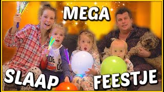 MEGA SLAAPFEESTJE iN WOONKAMER 😴  Bellinga Vlog 1593 [upl. by Htomit]