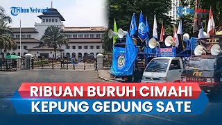 Ribuan Buruh di Bandung Turun ke Jalan Menuju Gedung Sate Tuntut Kenaikan UMK Nyaris 15 Persen [upl. by Bui43]