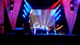 Robin Gibb Bee Gees  Staying Alive  live  Sandalford Estate Sunday October 31 2010 [upl. by Arissa]