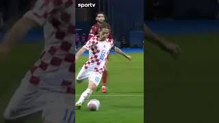 MODRIC É GÊNIO DA BOLA 🤤  CROÁCIA X ARMÊNIA  shorts  sportv [upl. by Aihsot]