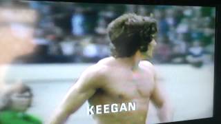 1081974 Charity Shield LEEDS UNITED v Liverpool BILLY BREMNER v Keegan reinactment [upl. by Monro]