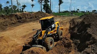 FAZENDO UMA RAMPA DE ACESSO PRA CARREGA AS CAÇAMBAS MAIS PRÓXIMA A PÁ CARREGADEIRA [upl. by Danella]