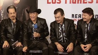 Jorge de Los Tigres del Norte se cayó del escenario [upl. by Leahcir]