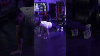 Cómo hacer lagartijas o flexiones shorts gym tips entrenamiento fitness workout pushups [upl. by Shriver665]