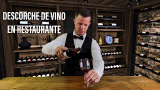 Como descorchar una botella de vino en un Restaurante 🍷🍾 Más que Rico [upl. by Deanne]