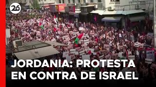 Masiva manifestación en Jordania exige el fin de la ofensiva israelí [upl. by Zsa]