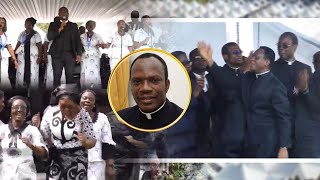 Sofo Kyei Boate Leads Pentecostal Praises as The Church of Pentecost Bids Farewell to Apostle Ntumy [upl. by Bobby246]