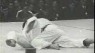 Judo Tokyo 1964 Geesink NED  Kaminaga JPN [upl. by Romeon]