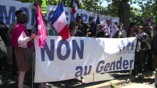 Polémique autour dune action lycéenne contre le sexisme [upl. by Fernando620]