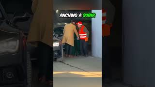 Este hombre trato muy bien a este anciano y paso esto 😭❤️ [upl. by Ilario]