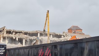 Wigan Galleries Demolition 141123 [upl. by Assened]