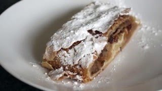 Hoe Maak je Een Echte Apfelstrudel  Lekkerste Apfelstrudel Recept [upl. by Eckhardt]