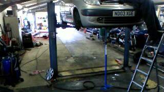 Clutch change Xsara Picasso petrol 16 timelapse Mechanic trick tool at 22s see description [upl. by Zitvaa]