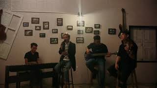 Leave a Light OnCover  Tiến Đạt  Acoustic Cover  Vẫn Band [upl. by Hekker123]