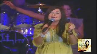 Digno y Santo Revelation Song Kari Jobe [upl. by Xaviera]