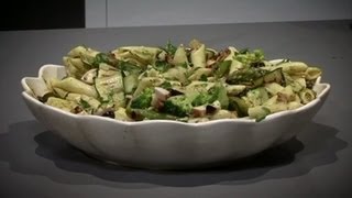 Pastasalade met Kip gegrilde groenten en pesto  recept [upl. by Zoilla696]