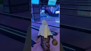 Nemenin Uti dan Mbah main Bowling di Funworld Living World kota Wisata Cibubur [upl. by Reidar]