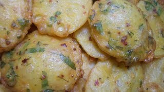 Aloo Ke Pakore Recipe By AAmnas Kitchen [upl. by Aisinoid37]