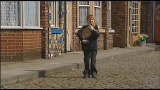 Coronation Street  Cilla leaves Chesney with Les 030504 [upl. by Carine]