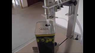 Riempitrice semiautomatica per olio  Volumetric Filler for edible oil [upl. by Nonarb]