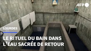 Au pélerinage de lAssomption les croyants de Lourdes renouent avec le rituel du bain  AFP [upl. by Miguel]