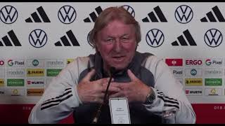 FrauenCoach Horst Hrubesch erklärt Journalistin was ein quotKopfballungeheuerquot ist hrubesch dfbteam [upl. by Fionna]