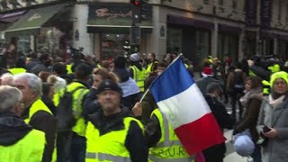 quotGilets jaunesquot petit cortège dans le quartier MadeleineOpéra [upl. by Feriga]