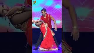 Pawan singh aur Dinesh Lal yadav ne kiya cooler kurti gane par akshara singh ke sath dance [upl. by Oiretule]