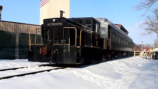 A Snowy Chase of the Walkersville Southern Christmas Special Train with Plymouth CR4 in WM Paint [upl. by Jerri]