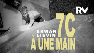 7C bloc à une main le phénomène Erwan Lievin  Relais Vertical 147 [upl. by Atteuqahc]