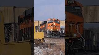 Makeshift track bumper with slowing intermodal train at Streator IL March 2024 train bnsf [upl. by Ylam]