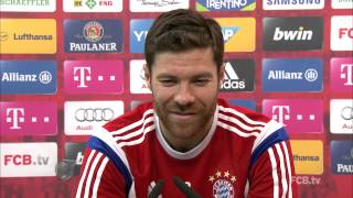 Xabi Alonso DeutschUnterricht mit Thomas Müller und Bastian Schweinsteiger  FC Bayern München [upl. by Nittirb]