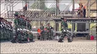 HUT TNI ke 79 latihan pasukan TNI wanita [upl. by Jerrilee995]