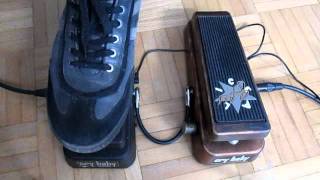 Jim Dunlop wah pedal comparison 535Q vs JC95 [upl. by Annavoig]