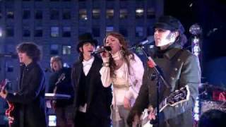 Jonas Brothers amp Miley Cyrus  We Got The Party Live Dick Clarks New Years Eve 2008 [upl. by Lucila]