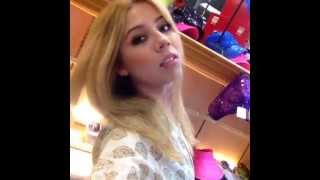 Jennette McCurdy Vine post Me trying to be sexy [upl. by Deuno]