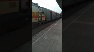 SHANTINIKETAN EXPRESS CROSSING DANKUNI JN RAILWAY STATION [upl. by Gavrah]