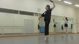 Ballet teaching Soutenu turn beginners pointe for adults [upl. by Dragon877]